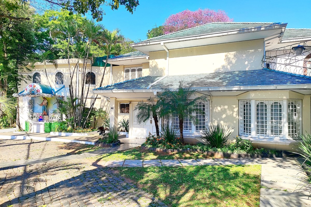 Casa à venda em Lambaré, na Avda. Félix Bogado