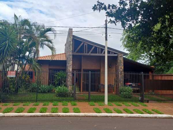 Casa en venta en Las Carmelitas, Cambyretá – 3 dormitorios con piscina