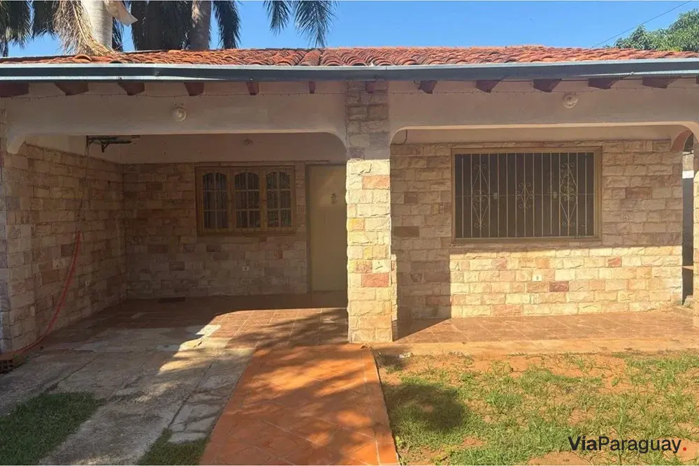 Casa en venta en Las Golondrinas, Loma Pytá, Asunción