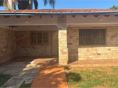 Casa en venta en Las Golondrinas, Loma Pytá, Asunción