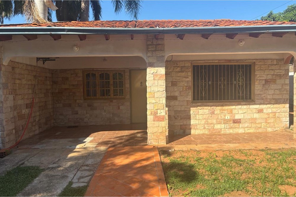 Casa en venta en Las Golondrinas, Loma Pytá, Asunción