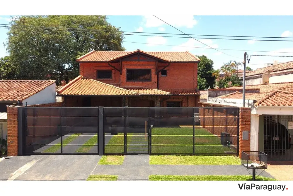 Casa à venda em Las Lomas com 5 dormitórios e piscina