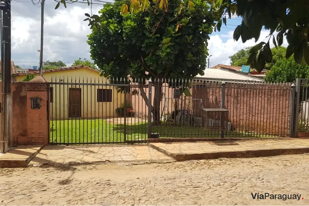 Casa en venta en Laurelty, Luque