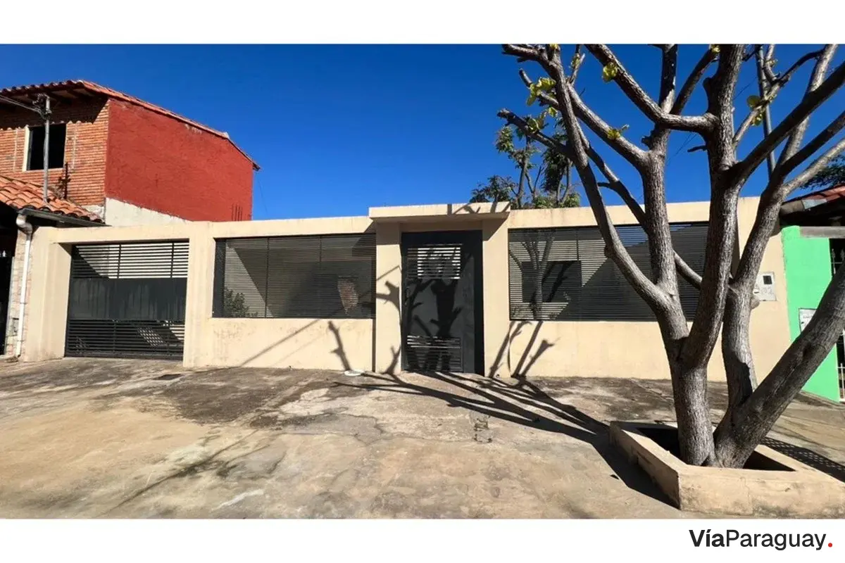 Casa en venta en Laurelty, Luque