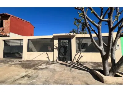 Casa en venta en Laurelty, Luque