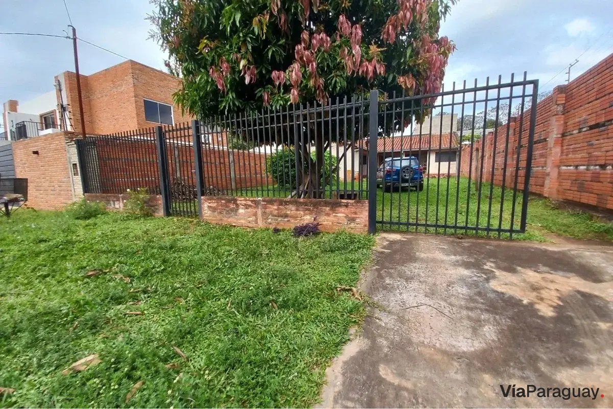 Casa en venta en Laurelty, Luque