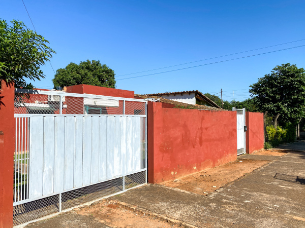 Casa à venda em Laurelty, Luque com 3 quartos