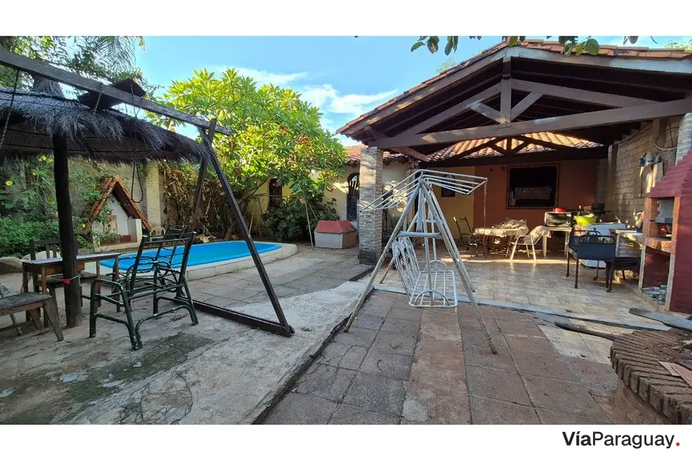 House for sale in Laurelty, Luque, with 5 bedrooms