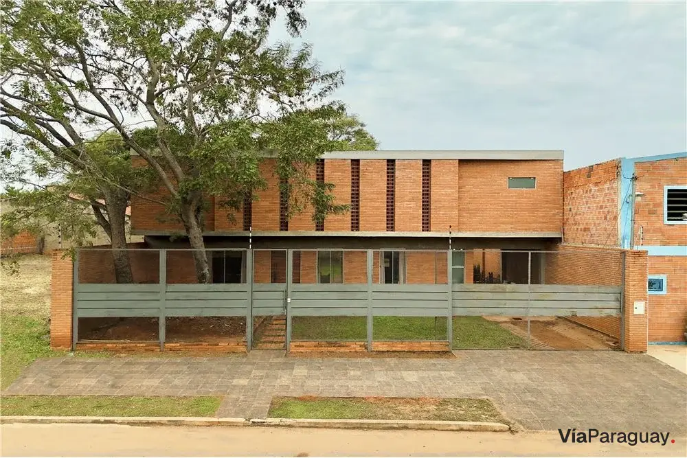 Casa en venta en Laurelty, Luque