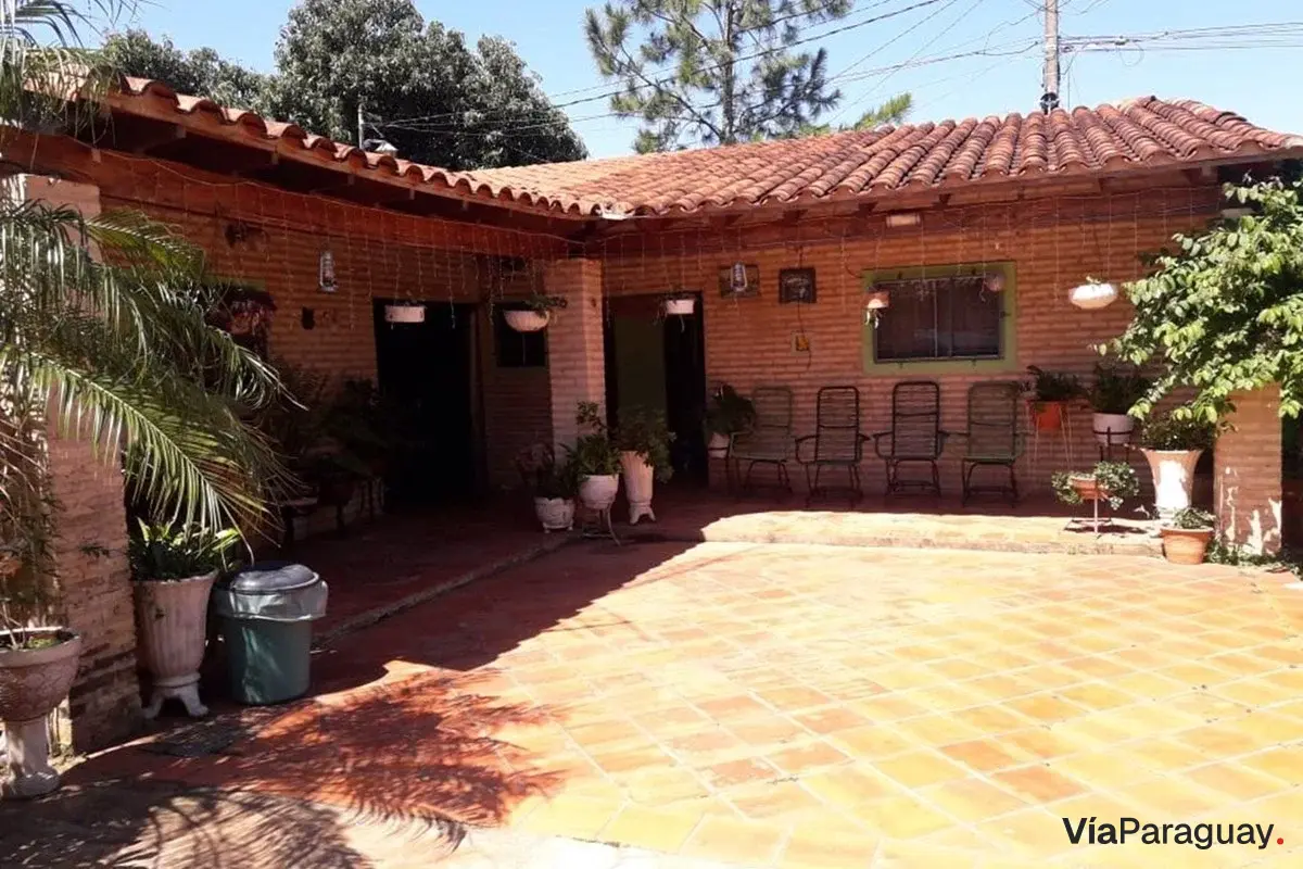Casa à venda em Laurelty, San Lorenzo com piscina