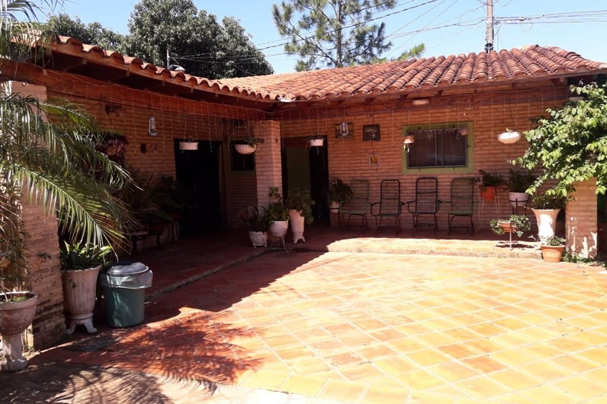 Casa à venda em Laurelty, San Lorenzo com piscina