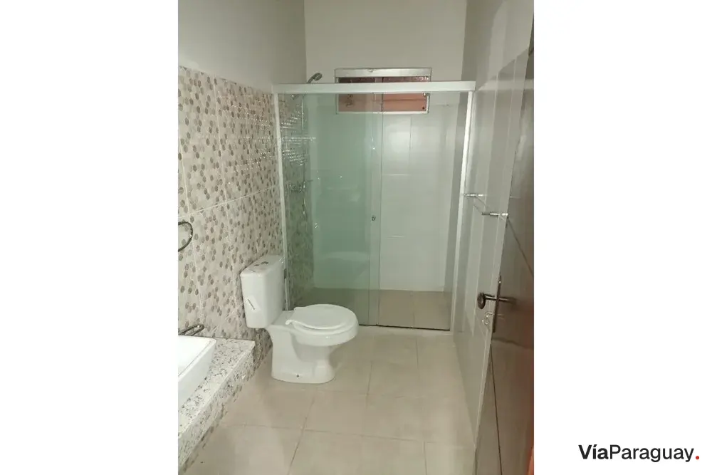 Casa en venta en Limpio con jardín y quincho