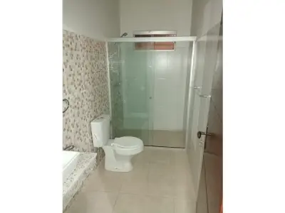 Casa en venta en Limpio con jardín y quincho