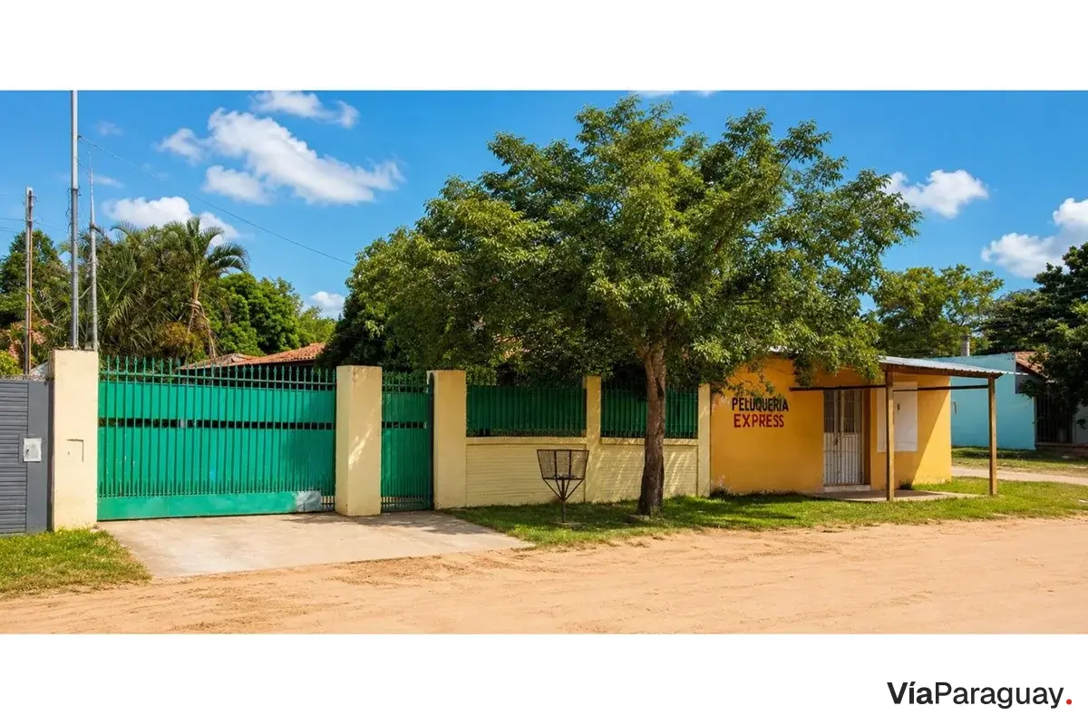 Casa à venda em Limpio com salão comercial