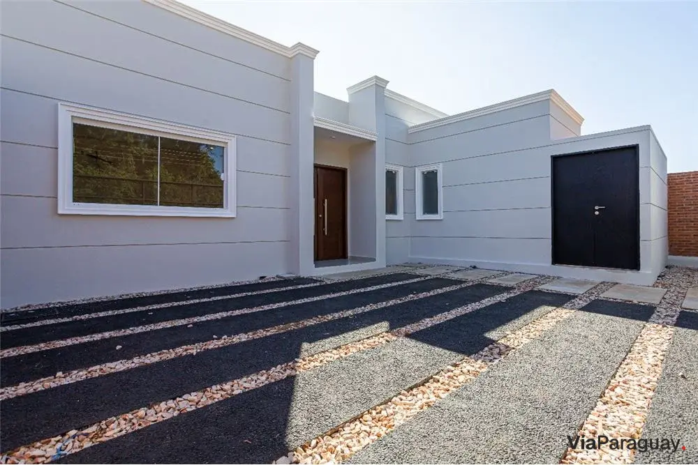 Casa en venta en Loma Merlo, Luque, con 3 dormitorios