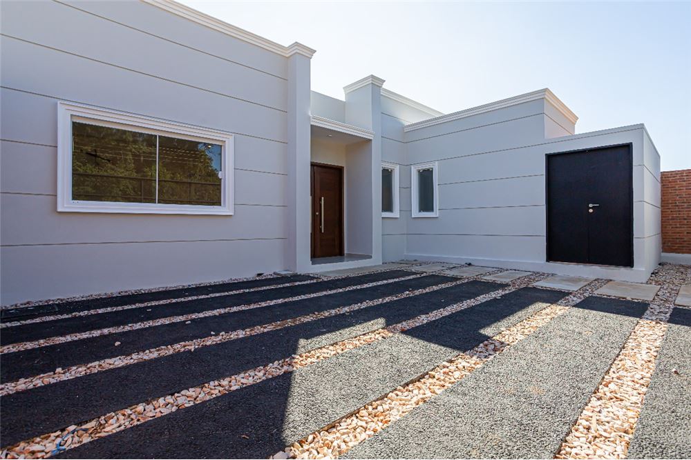 House for sale in Loma Merlo, Luque, with 3 bedrooms