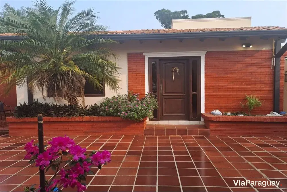 Casa à venda em Loma Merlo, Luque