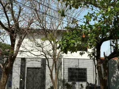 Casa à venda em Loma Pytã, Assunção