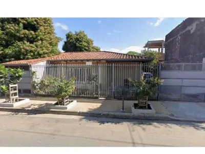 House for sale in Loma Pytá, Asunción
