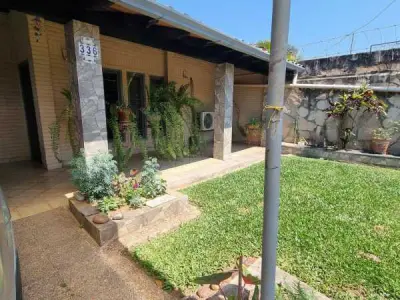 Casa à Venda em Loma Pyta, San Blas, Assunção