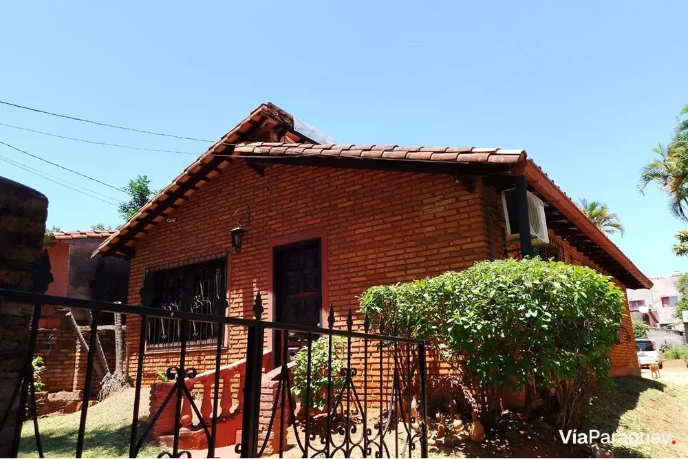 Casa à venda em Luque, bairro Campo Grande