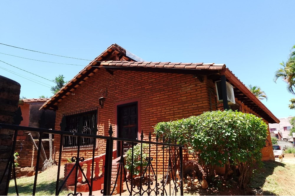 Casa à venda em Luque, bairro Campo Grande