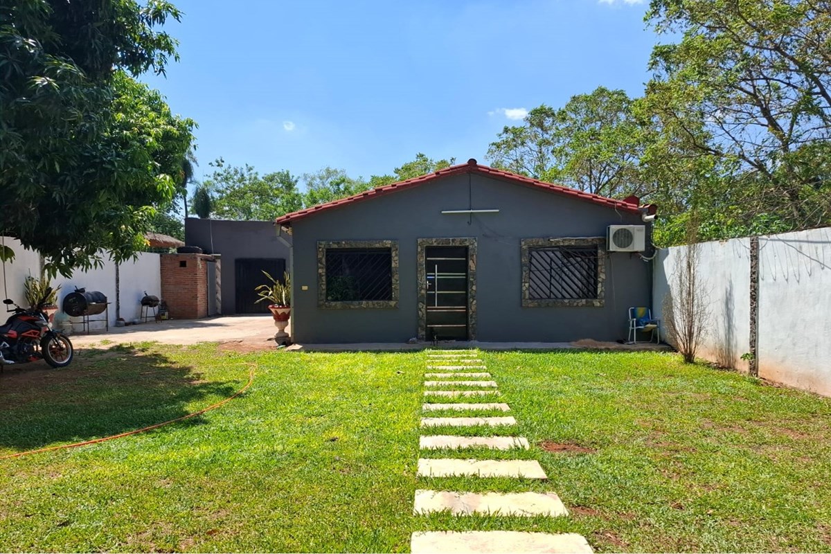 Casa en venta en Luque, barrio Costa Sosa