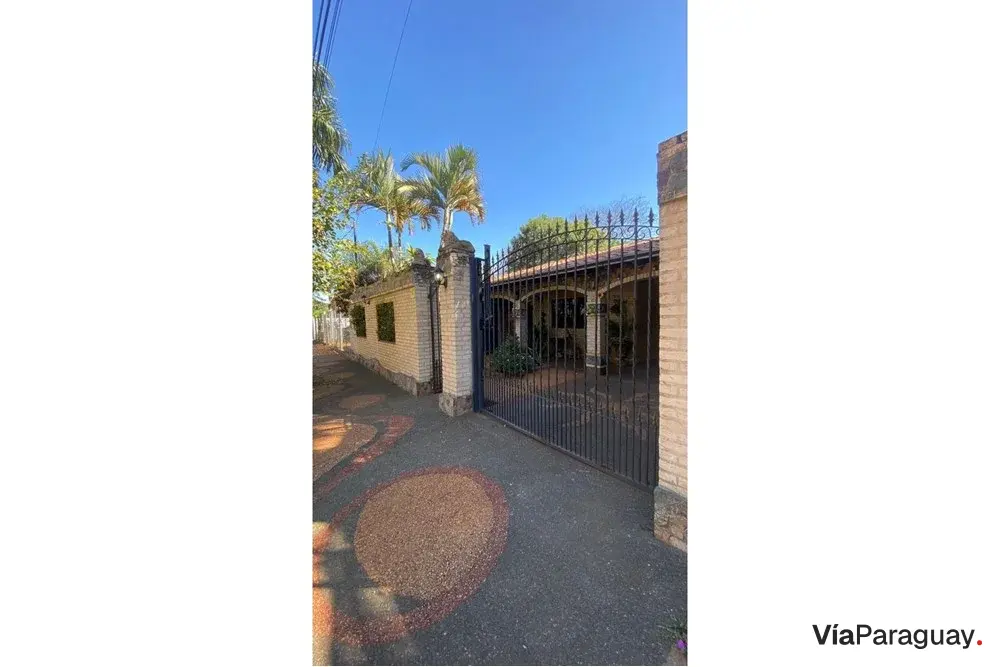 Casa en venta en Luque, Barrio La Amistad