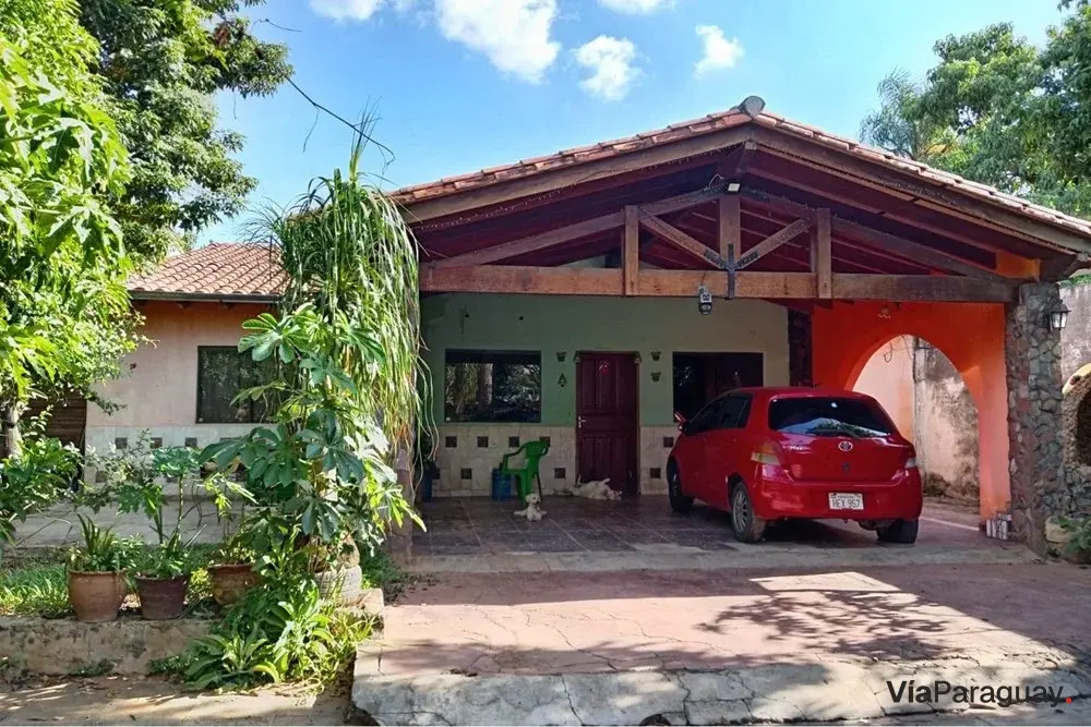 Casa en venta en Luque, barrio Primavera