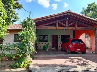 Casa en venta en Luque, barrio Primavera