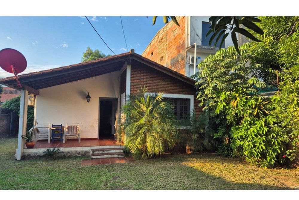 Casa à venda em Luque, Campo Grande, com amplo terreno
