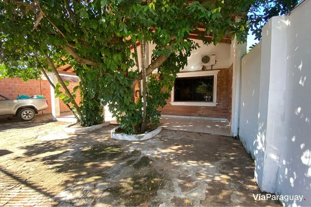 Casa en venta en Luque con 6 dormitorios