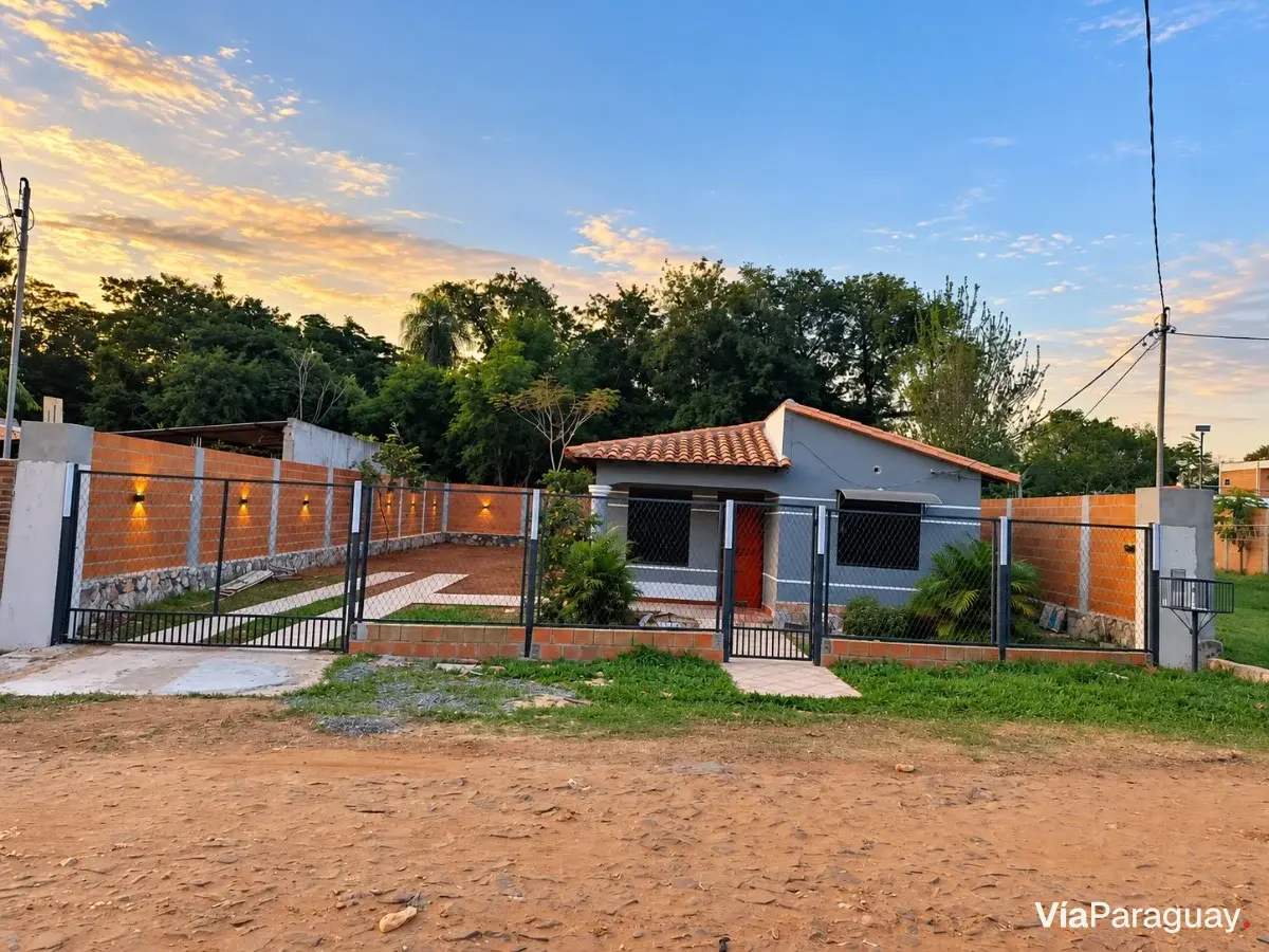 2-Bedroom House for Sale in Luque