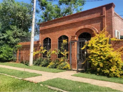 Casa à venda em Luque, Loma Merlo, em esquina