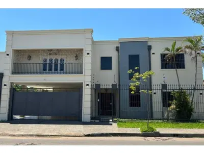 Casa à venda em Luque, Maramburé, com 6 dormitórios