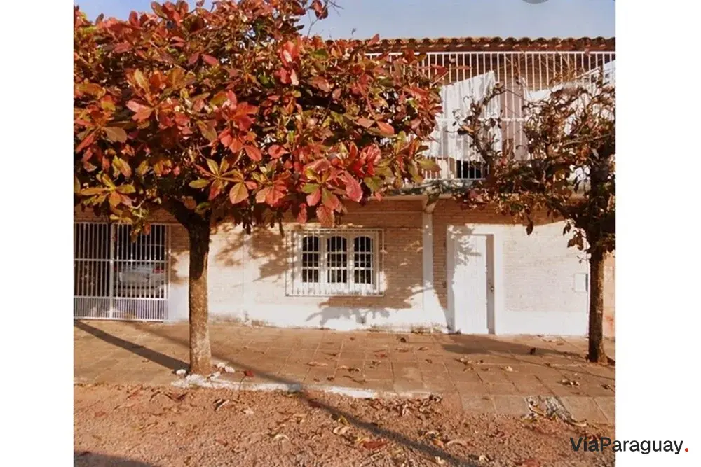 Casa à venda em Luque, Villa Policial, 5 quartos