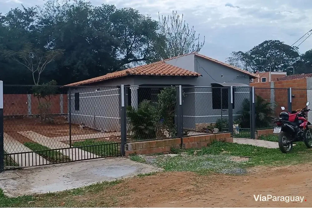 Casa en venta en Luque, Yka'a, con quincho y jardín