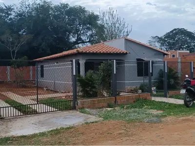 Casa en venta en Luque, Yka'a, con quincho y jardín