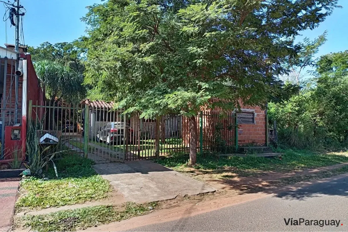 Casa en venta en Luque, Ykua Karanda'y, con jardín