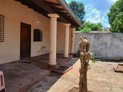 Casa à venda em Luque, zona Los Jardines