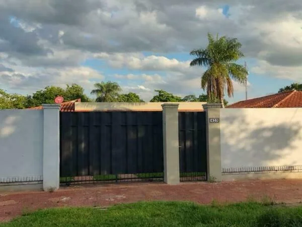 Casa à venda em Mariano Roque Alonso com amplo terreno