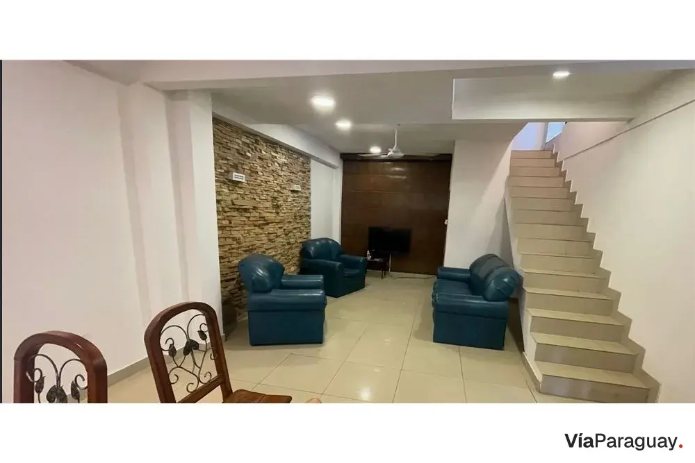 Casa en venta en Mburucuyá con 3 viviendas independientes