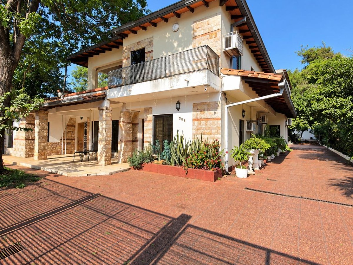 House for sale in McAl. Jose Felix Estigarribia, Asunción