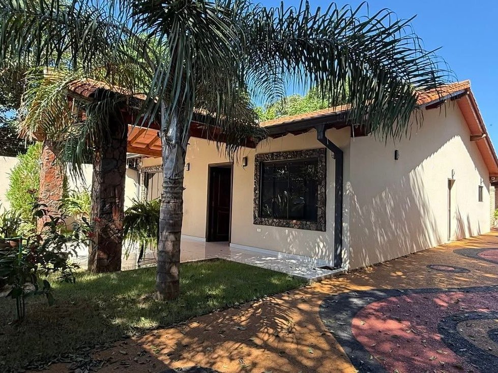 Casa en venta en Mora Cué, Luque – 3 dormitorios