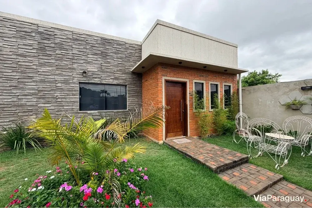 Casa en venta en Mora Kue, Luque, con 3 dormitorios