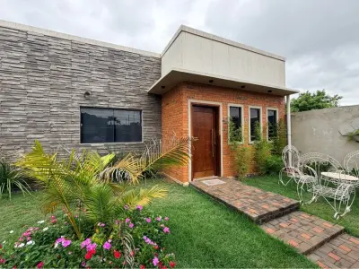 Casa en venta en Mora Kue, Luque, con 3 dormitorios