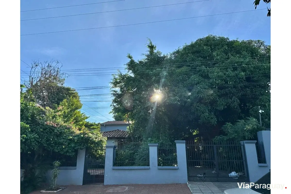 Casa à venda em Ñemby, B° San Miguel, 5 quartos