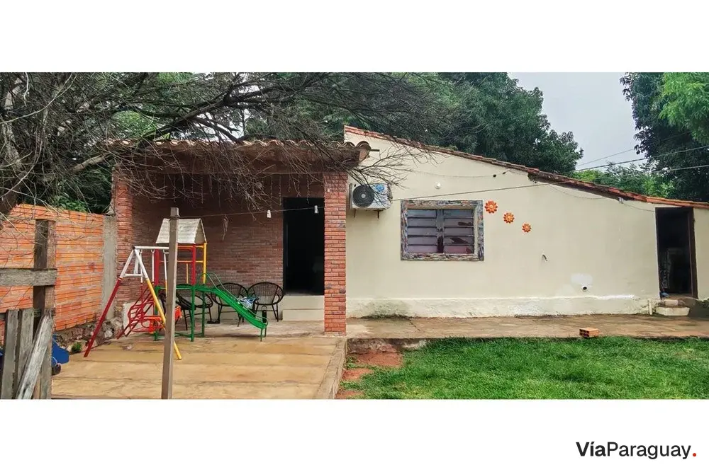 House for sale in Ñemby, Cañadita, with large patio