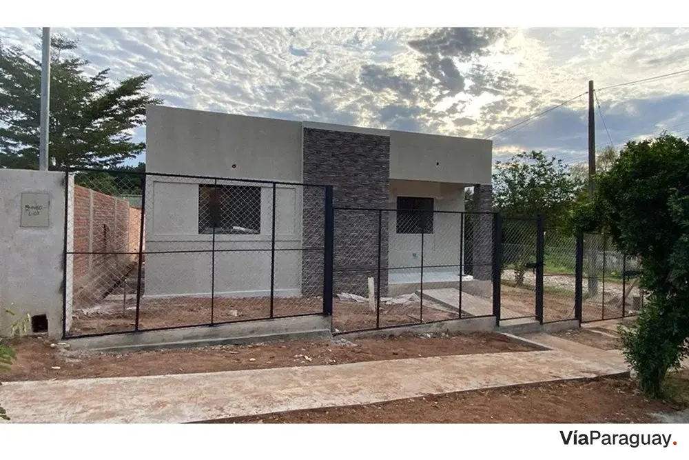 Casa à venda em Ñemby com 3 dormitórios