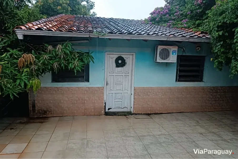 Casa à venda em Ñemby com duas casas independentes